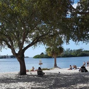 Meet your Posher, E j